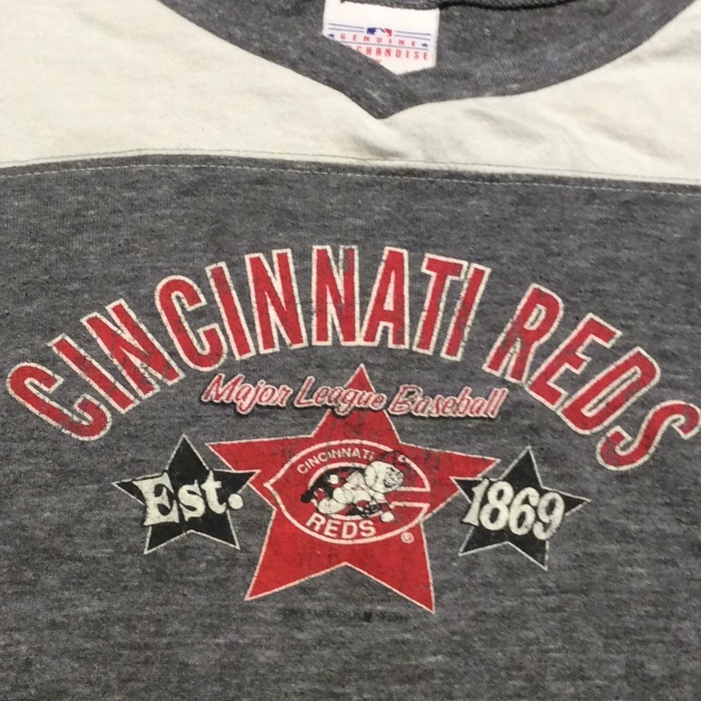 Cincinnati Reds women’s size small - Picture 3 of 6